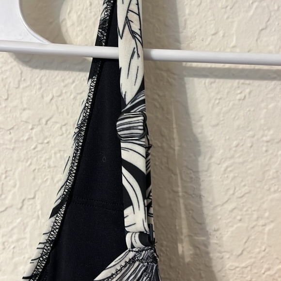 NWT OLD NAVY One Piece Black and White Square Neck Swimsuit Size XXL - Picture 7 of 16